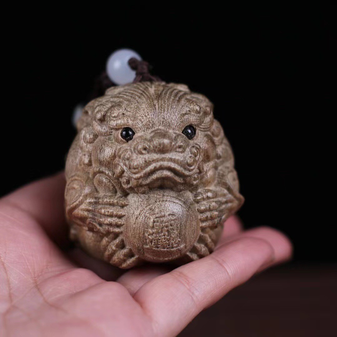天然金丝楠木手工雕件木质手把件貔貅打磨木质工艺品创意红木礼品