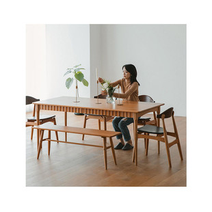 厂家供应北欧风实木餐桌家用餐厅樱桃木吃饭桌子小户型餐桌椅组合