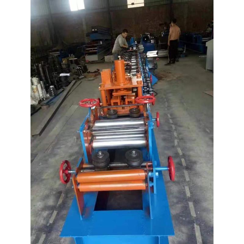 热销c型主龙骨轻钢龙骨全套批发u型卡骨副骨吊顶镀锌工程轻钢龙骨