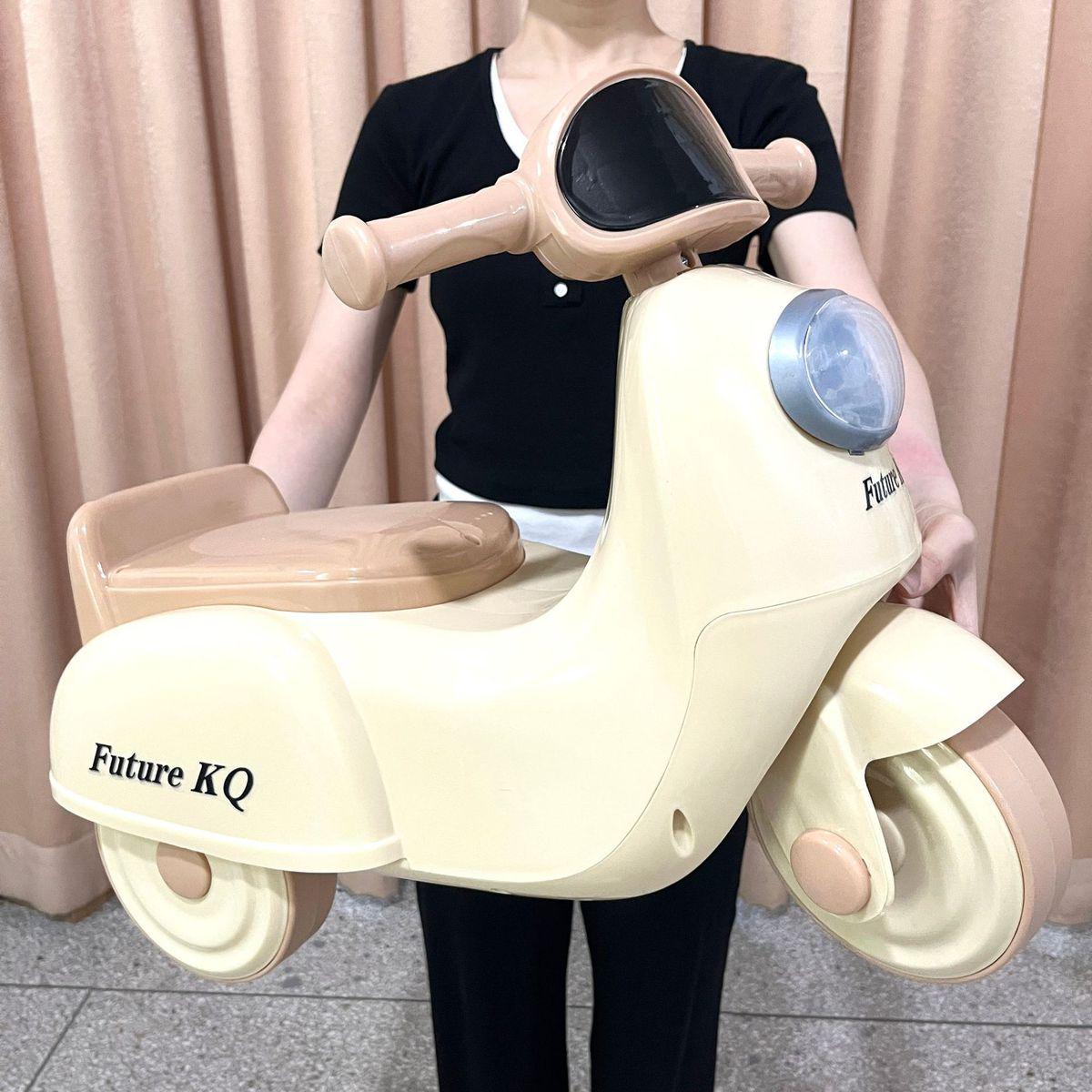 儿童滑行车音乐灯光宝宝学步车1-5岁男女孩溜溜平衡车三轮玩具车