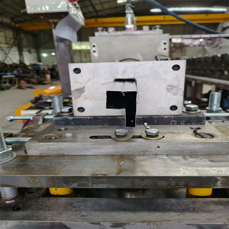 成型p型梁滚压成型机横梁矩形梁超市货架焊接生产设备层板压型机