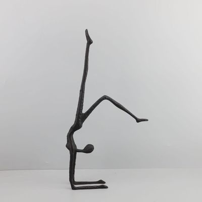 现代简约创意倒立人物雕塑摆件别墅客厅电视柜样板房家居软装饰品