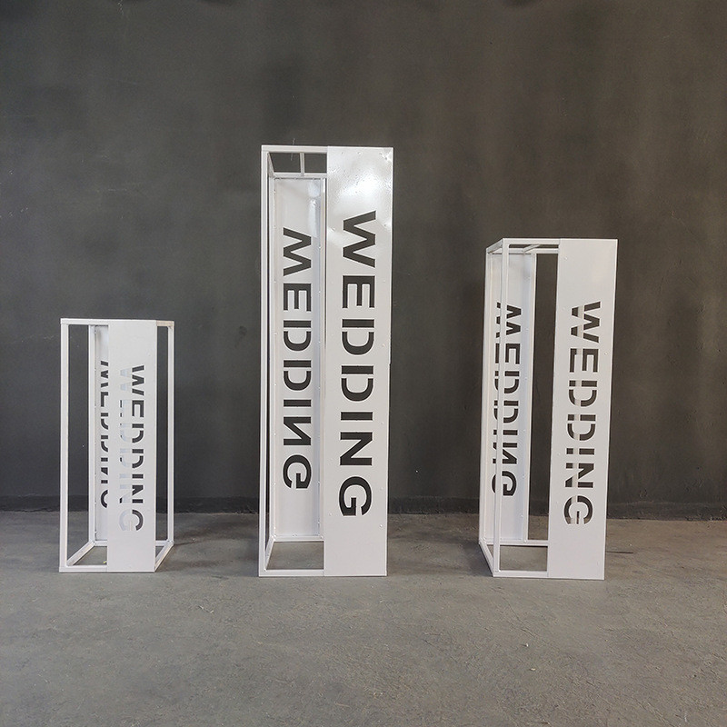 新款婚庆道具雕刻铁艺路引摆件金色几何方框路引字母带花架子装饰