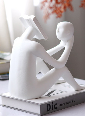 热销抽象人物思考者艺术坐姿看书人书房高档轻奢客厅酒柜摆件软装