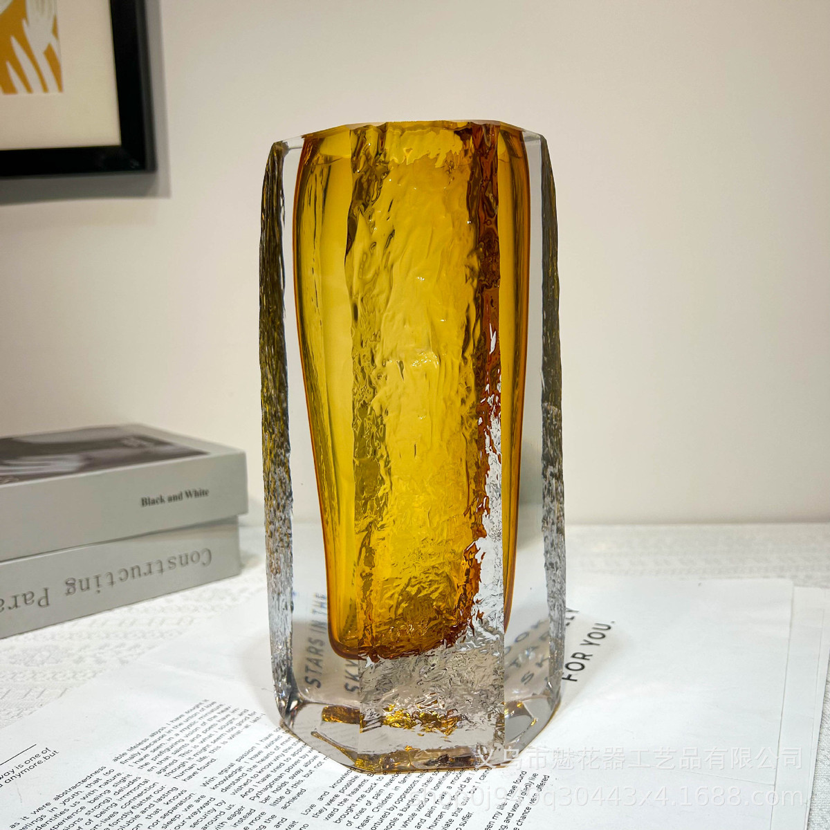 现代风琥珀色酒店手工琉璃直筒花瓶高级感摆件客厅厚重样板间餐桌