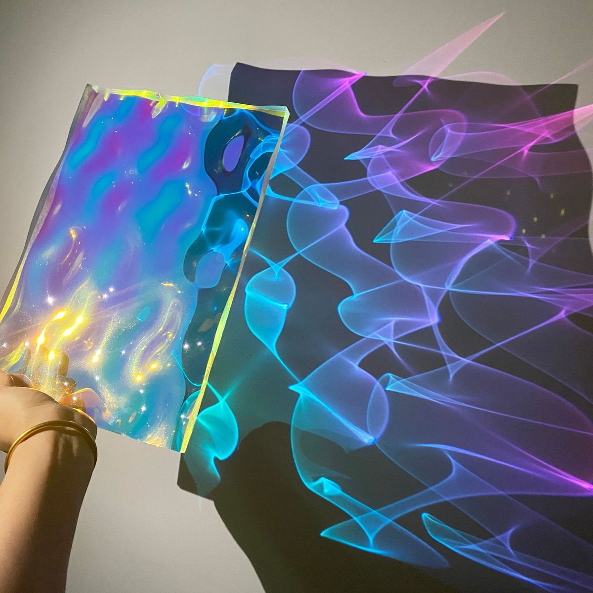 大水炫幻彩亚克力板波纹彩镭射渐变色有机玻璃彩虹镜面隔断板屏风