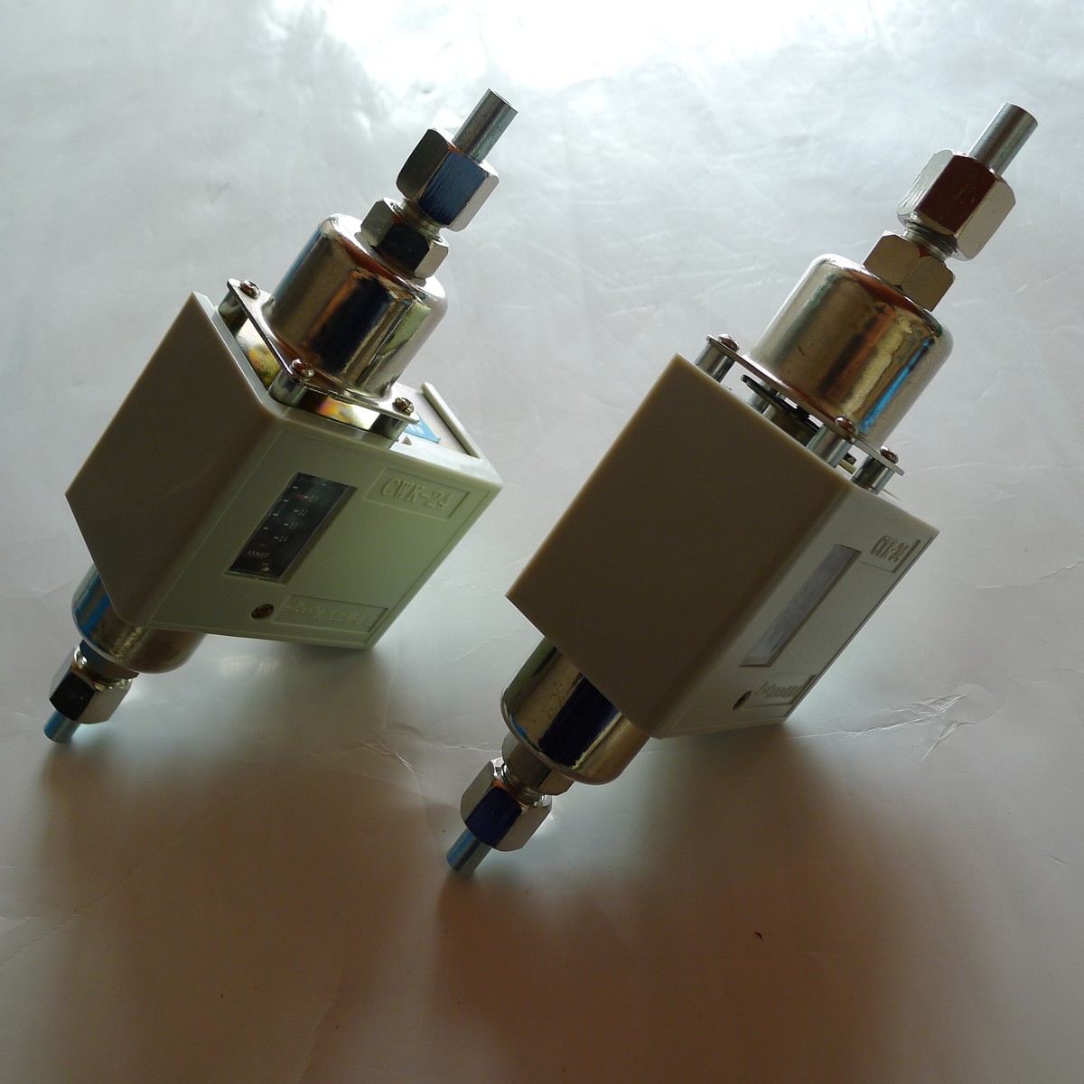 热销武汉江新差压cwk控制器-240.05-0.4mpa1块