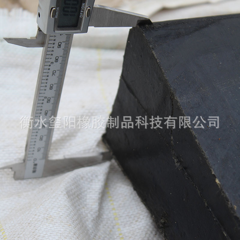 金属卷板橡胶鞍座批发钢卷橡胶垫板铝材底座配件橡胶垫板