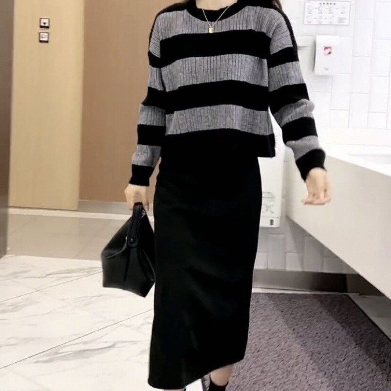 68小众高货宽松短款条纹针织衫毛衣半身裙套装女秋新款显瘦休闲加