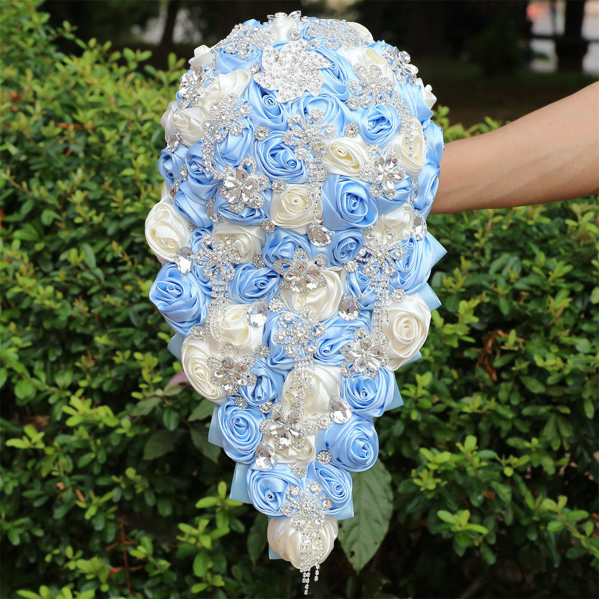 热销现货跨境缎带水钻捧花饰品色奶浅蓝花束新娘婚礼手捧花pb530