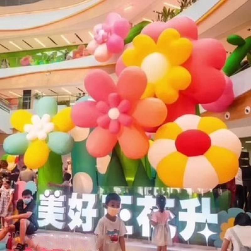 新年充气财神爷气模龙卡通美陈装饰吊挂花朵大型商场悬发光道具球