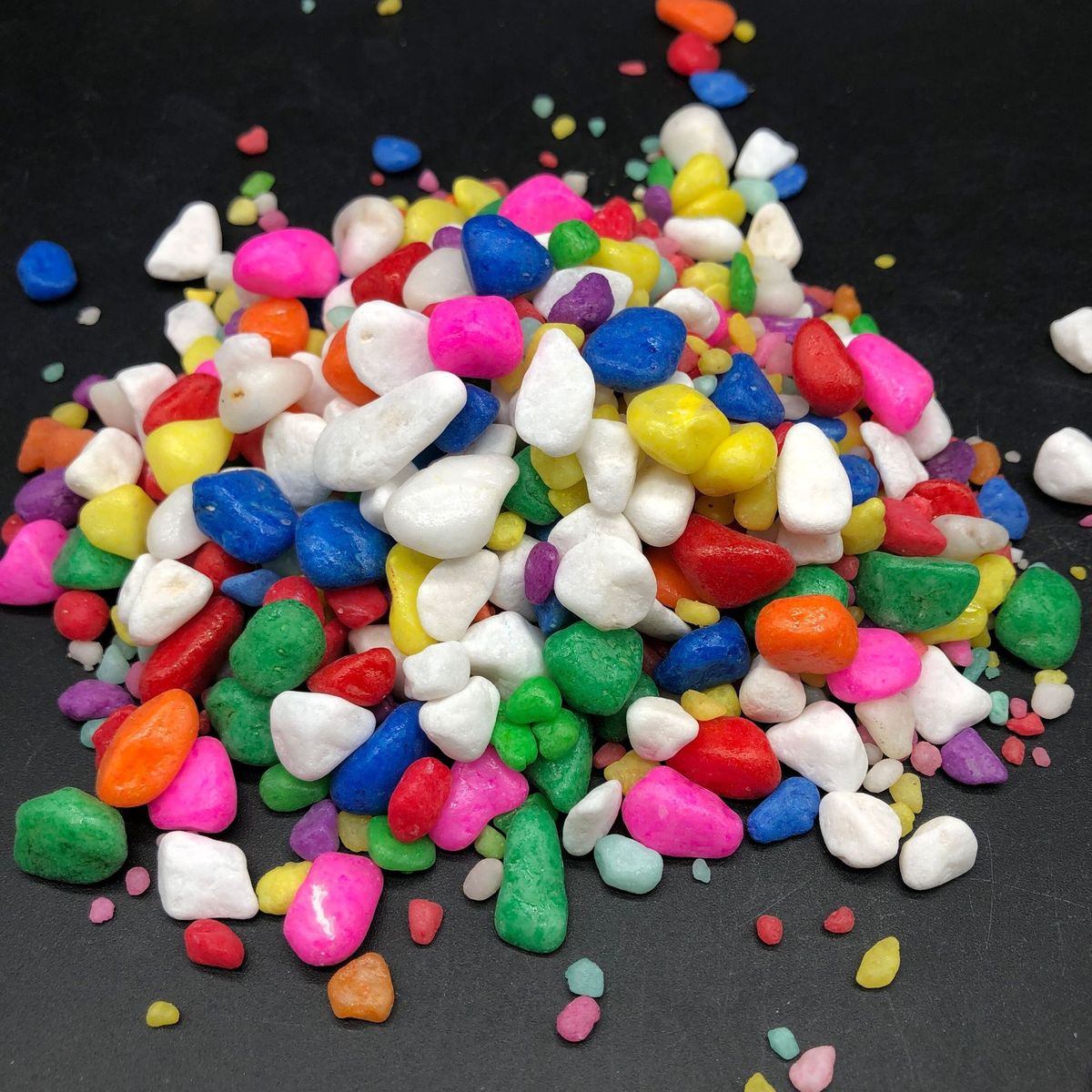 热销批发五彩石子染色五彩鱼缸造景儿童沙池游乐场填充鹅卵石小石