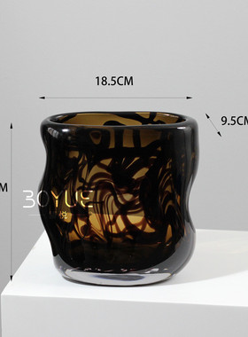 现代简约棕色渲染黑花瓶波浪琉形璃条纹样板间客厅餐厅桌面软装饰