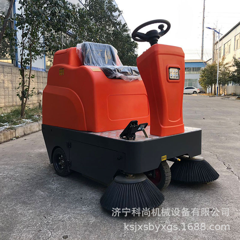 供应驾驶式道路清扫车工业商用电动扫地车学校环卫扫路车