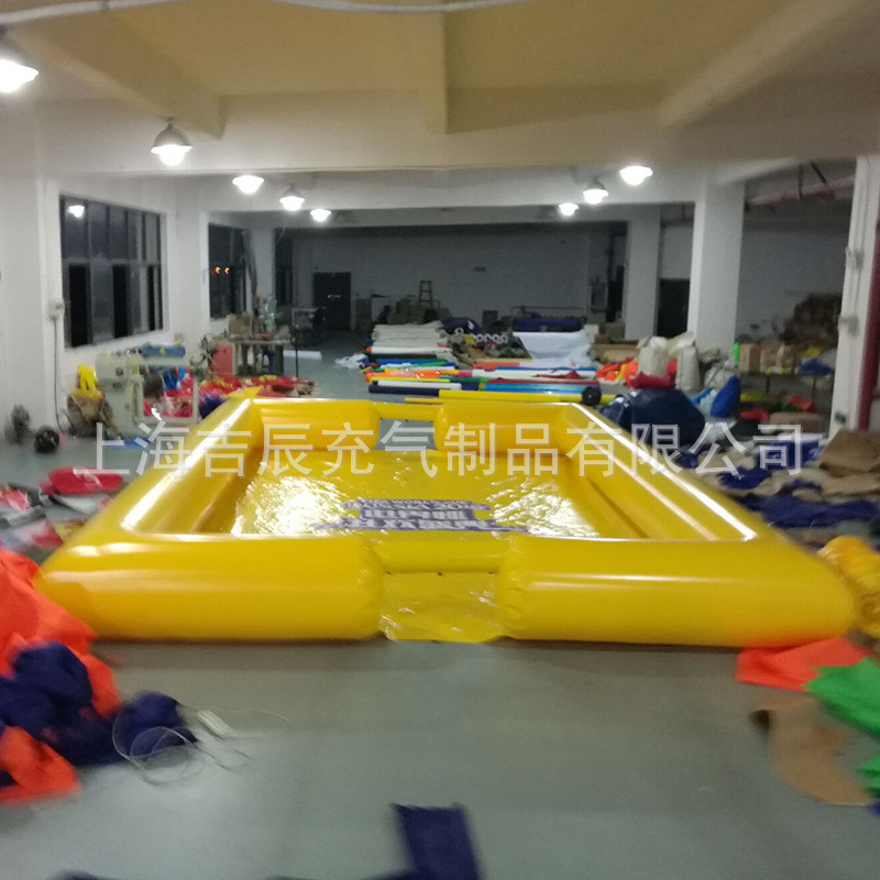 厂家直销趣味运动会道具充气球场户外运动拓展器材趣味球场气模