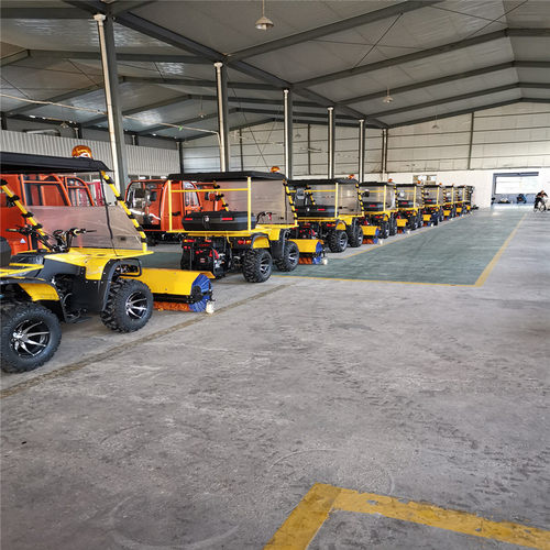 热销座驾式设备雪清路面四轮扫雪车道路物业滚刷除雪设备