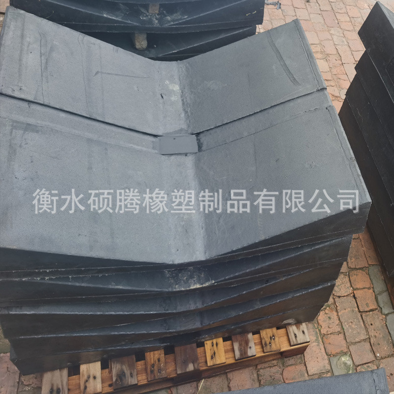 v型鞍座批发铝卷板卷金属卷钢橡胶垫板钢卷铝卷运输固定橡胶板