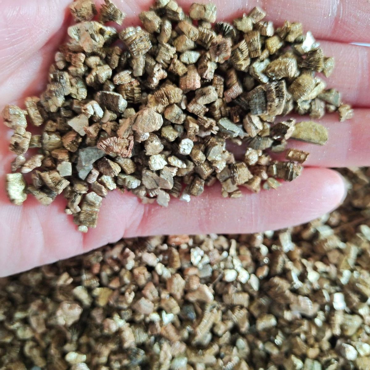 混合供应红色蛭石厂家大颗粒1-320-4040-60各种型号