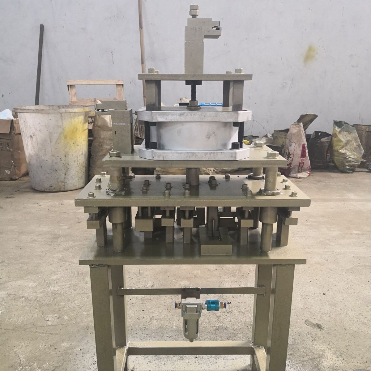 越南兴发93气动模具铝窗冲压模具铝门冲压模具铝窗模具