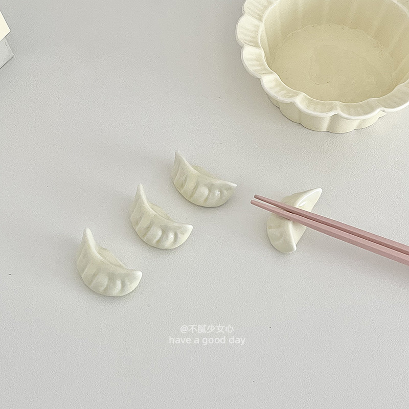 可爱创意手捏小饺子陶瓷筷架ins家用小巧筷托筷枕食玩笔搁镇纸