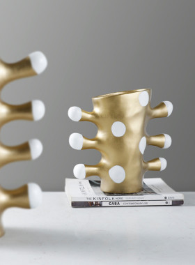 热销现代抽象装饰品黑白色金色树脂花瓶样板间售楼处玄关台面艺术