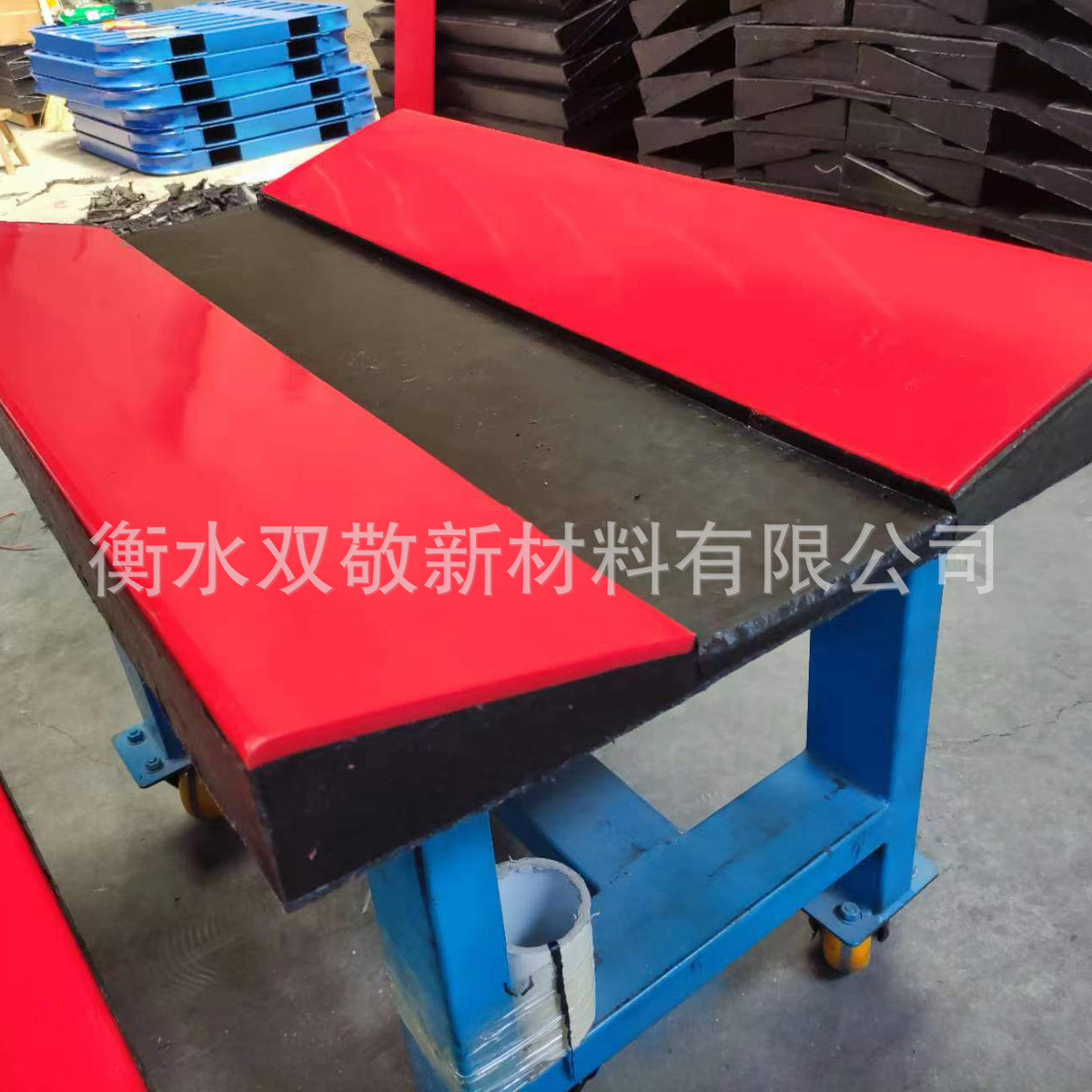 定制橡胶板复合型钢卷底座架工业钢卷鞍座架钢卷托架铝卷减震鞍座