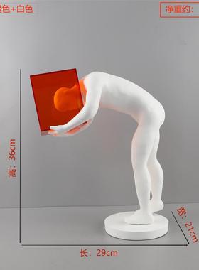 现代简约亚克力橙色囚笼人物雕塑树脂摆件客厅玄关酒店家居装饰品