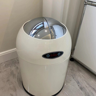 网红高档家用垃圾桶现代厨房有盖客厅轻奢垃圾桶卧室卫生间感应式