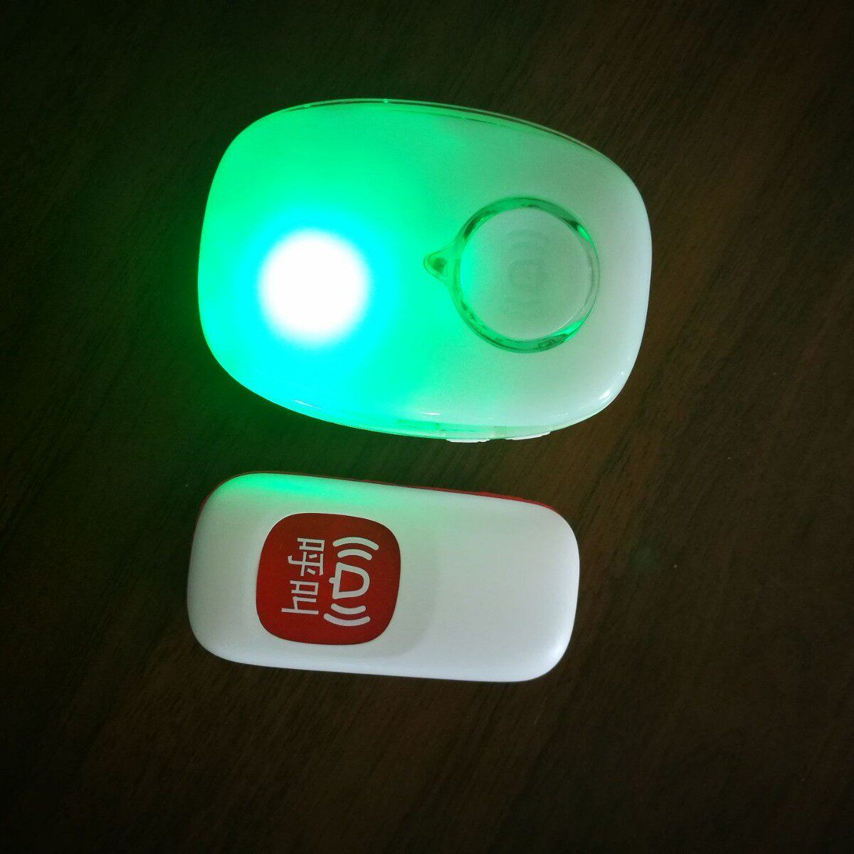定制款无线门铃家用遥控闪光震动门铃声音充电老人呼叫器声光报警