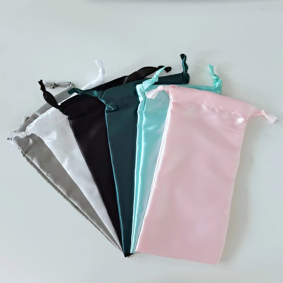 现货批发纯色仿真丝抽绳束口袋色丁饰品收纳袋礼品布袋眼镜袋墨镜