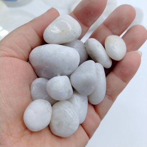 热销天然白色鹅卵石装饰白雨花石园林铺路造景雪花水磨石胶粘石规