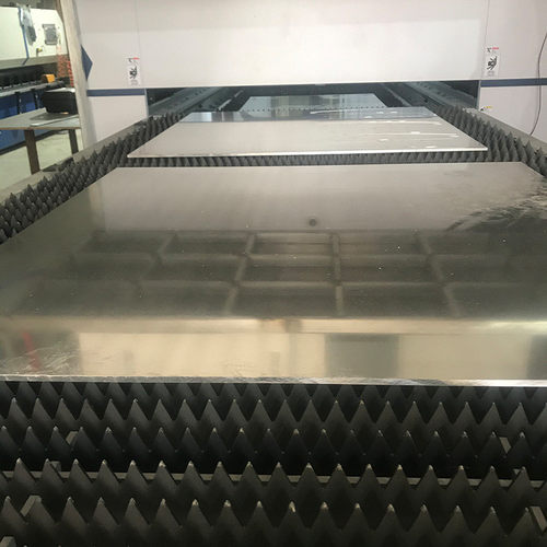 激光切割加工304不锈钢冲孔钣金加工储能加工新能源折弯机箱外壳