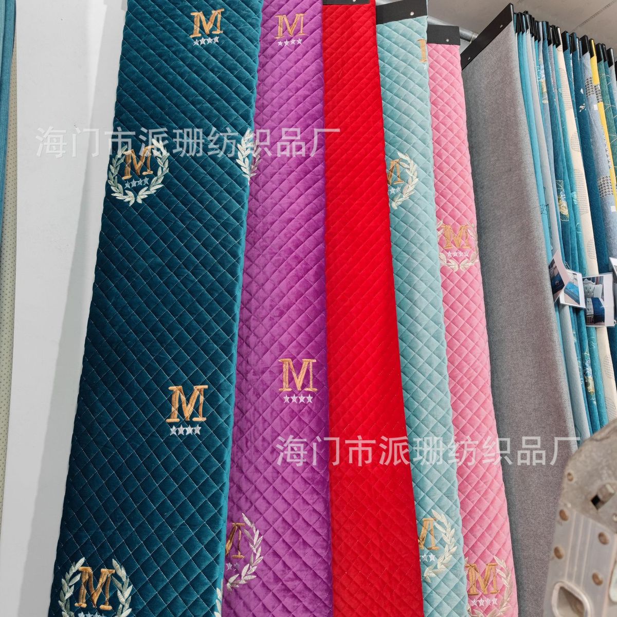 沙发垫半成品绗缝夹棉布料防滑夹棉 绣花卧铺车垫批发