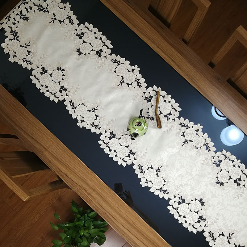 厂家批发巾40x195cm布艺绣花桌布茶几巾桌旗桌垫镂空盖小花餐垫