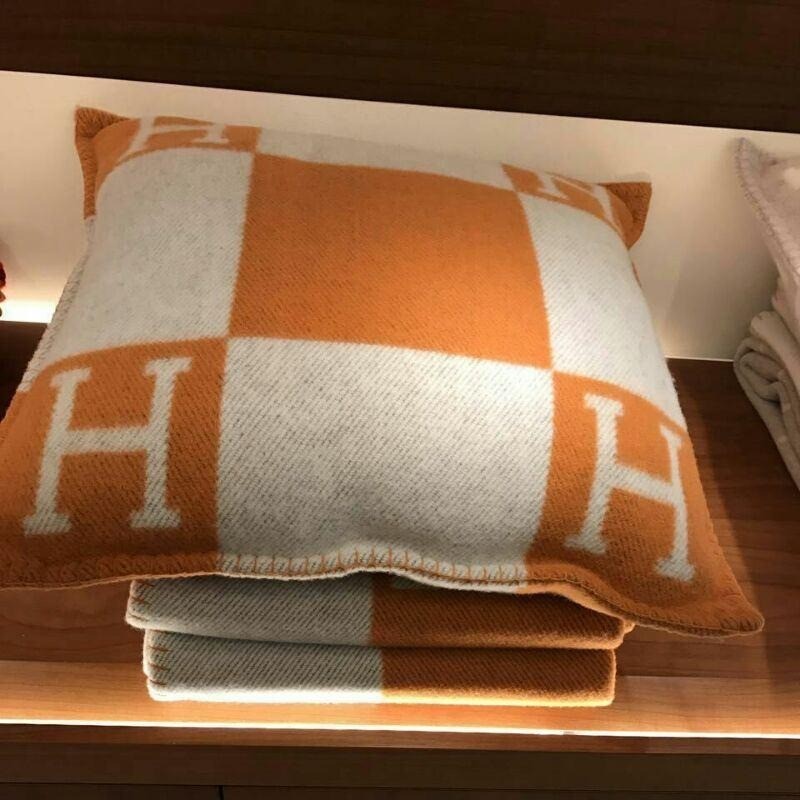 VHM7梭织提花抱枕抱枕套H抱枕H毯子靠垫沙发羊毛抱枕北欧家居轻奢