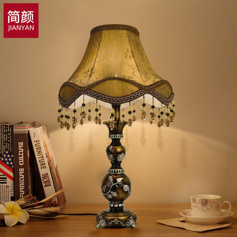 美式复古树脂布艺台灯 家用卧室床头照明灯具创意雕花阅读小夜灯
