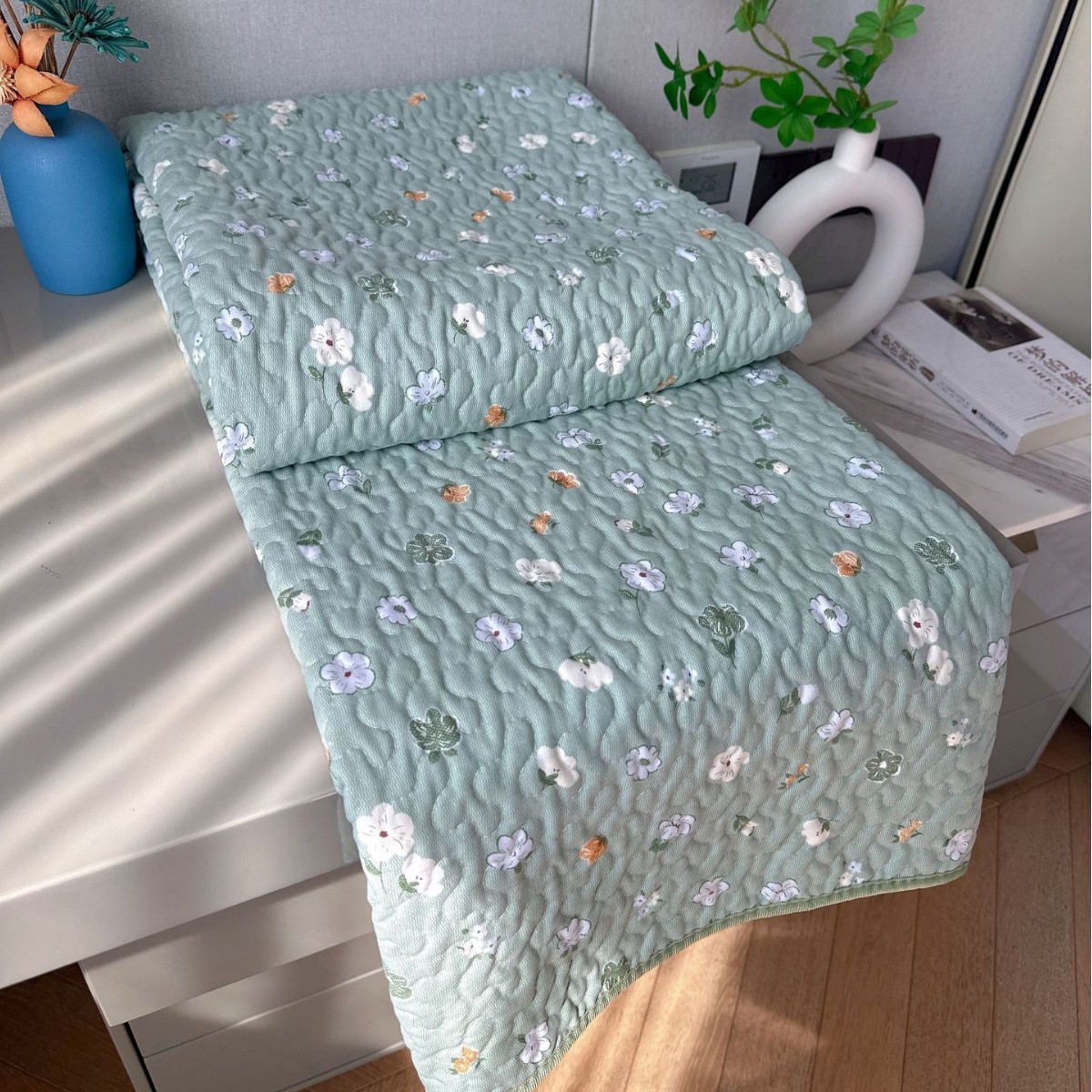 新款高克重学四季通用床盖绗缝夹棉加厚床垫榻榻米宿舍床单生