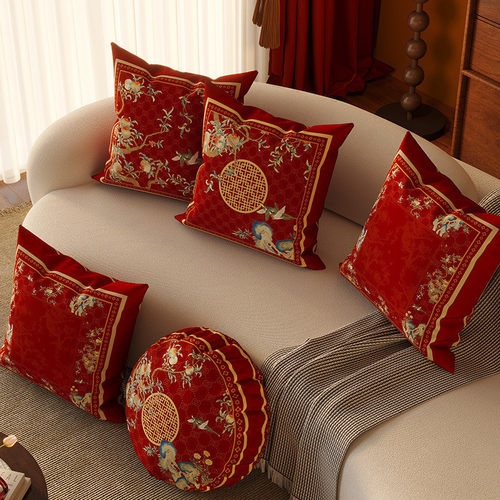 热销新年龙年抱枕含芯红色喜庆靠垫车用车载腰枕床头靠枕靠垫2024