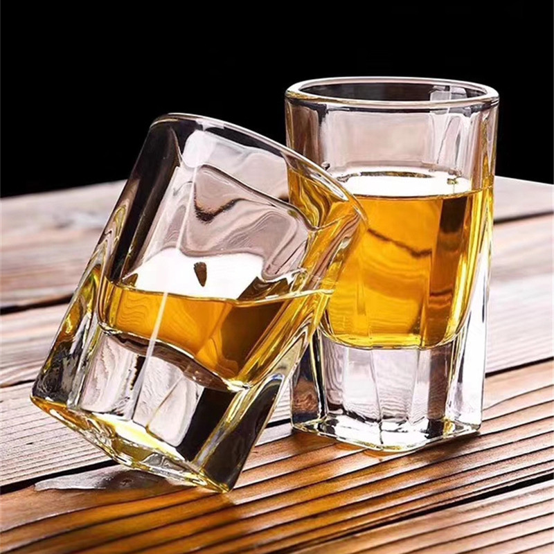 二两白酒杯水晶玻璃啤酒杯子小酒杯家用高级感轻奢高档高颜值喝