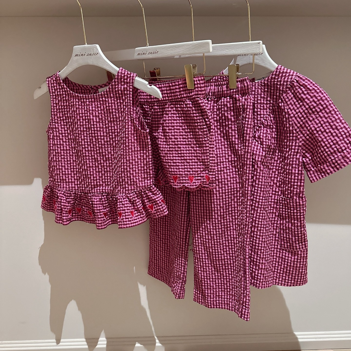 92-164出口女童细格子泡泡纱面料刺绣爱心背心短裤系列,童装/婴儿装/亲子装,套装,淘宝优惠券,粉丝福利购,淘宝优惠卷
