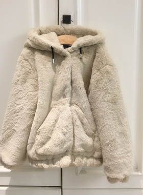 4-10两色女童连帽仿皮草外套