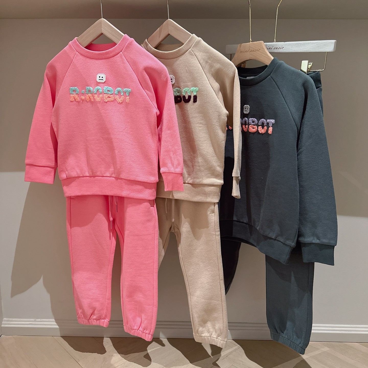 特价包邮100-165韩系男女童刺绣字母抓绒多色卫衣裤子套装,童装/婴儿装/亲子装,套装,淘宝优惠券,粉丝福利购,淘宝优惠卷