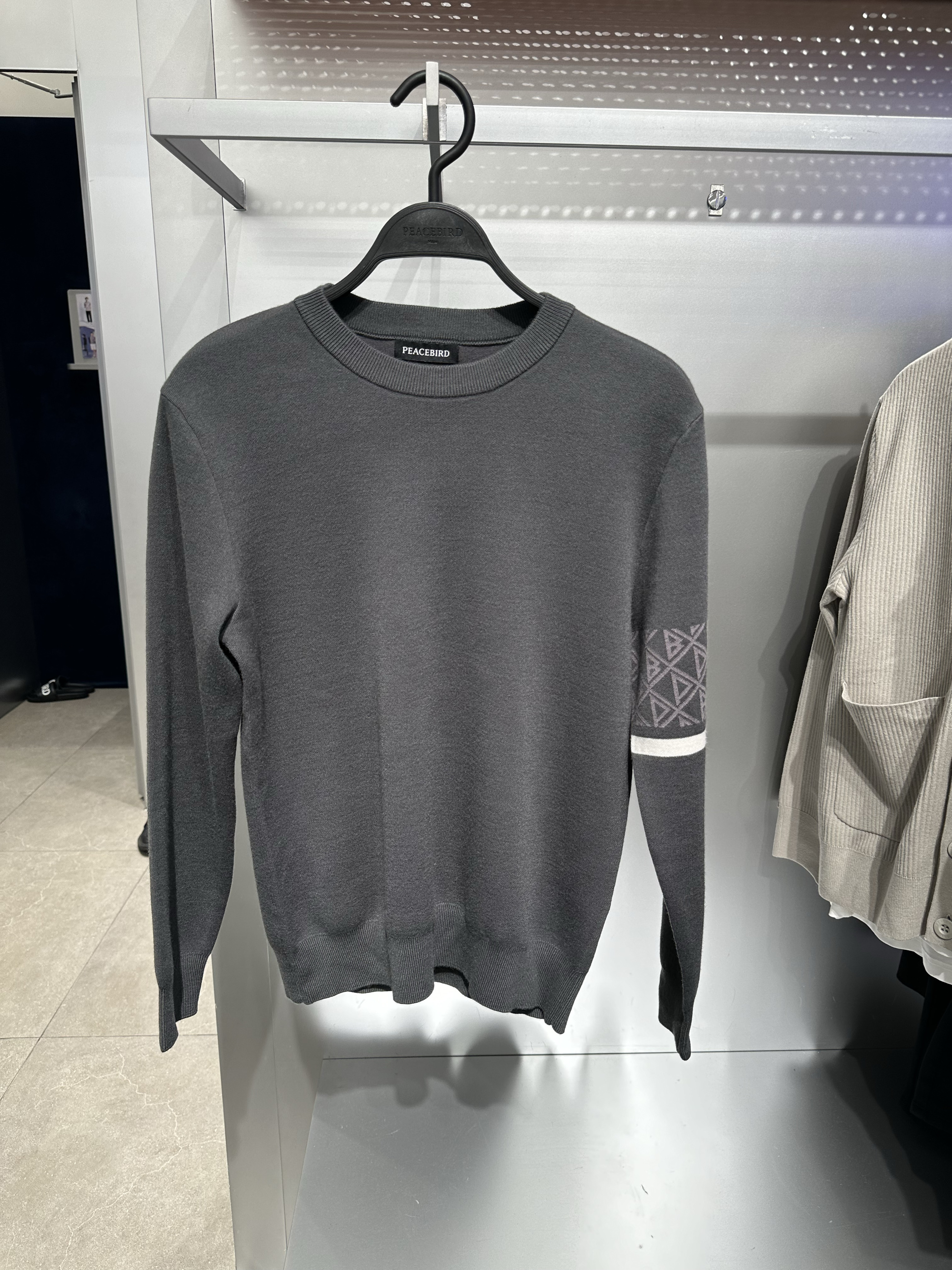 B1EBD4239 太平鸟男装冬季新款时尚休闲百搭深灰色圆领羊毛针织衫