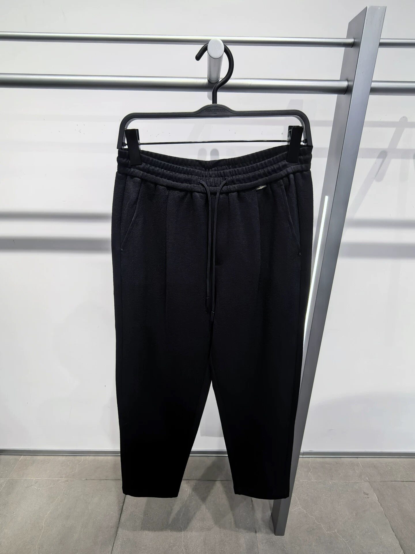 B1GMF4B35 太平鸟男装2025年冬季新款时尚黑色锥形直筒抽绳休闲裤,男装,卫裤,淘宝优惠券,粉丝福利购,淘宝优惠卷