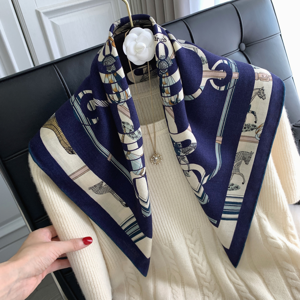 徽章骏马真丝羊毛丝巾轻奢老钱风双面丝毛围巾女秋冬披肩百搭方巾