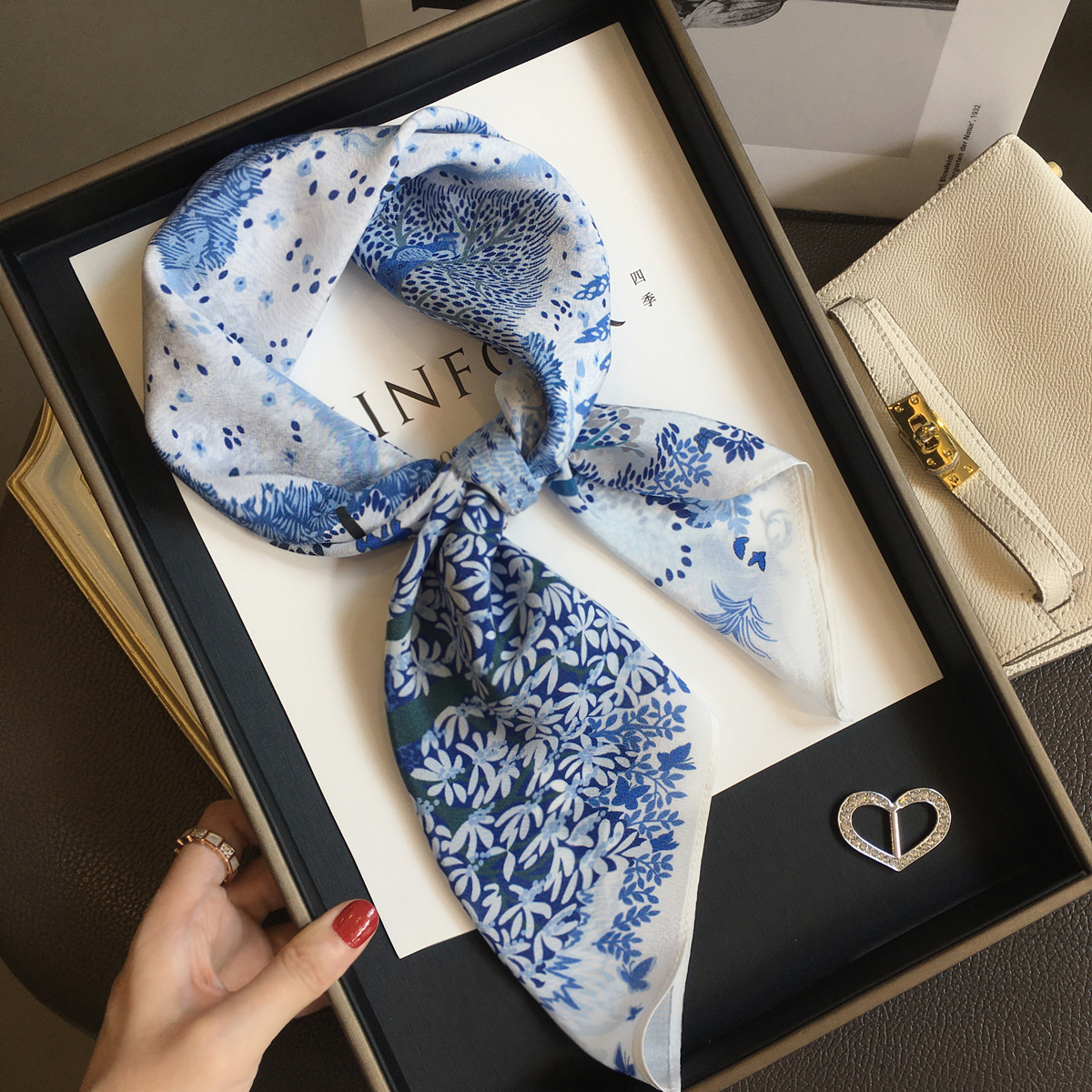 秋季新款麋鹿森林100%桑蚕丝围巾女百搭装饰真丝方巾领巾双绉丝巾