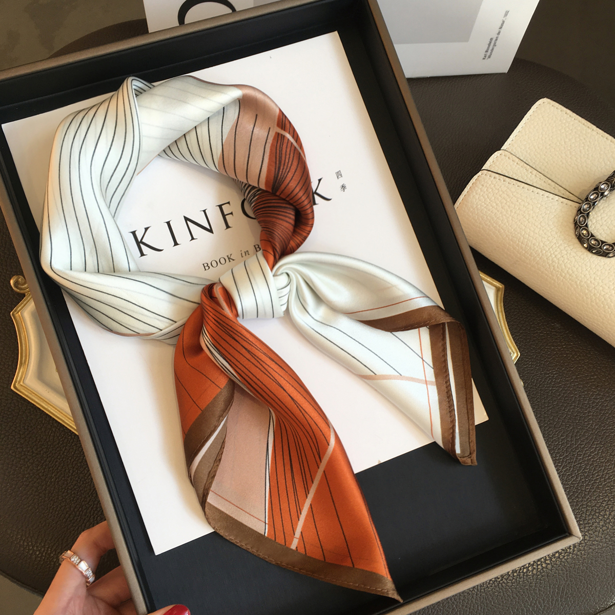 杭州丝绸拼色设计款春季百搭100%桑蚕丝围巾真丝丝巾领巾70cm方巾