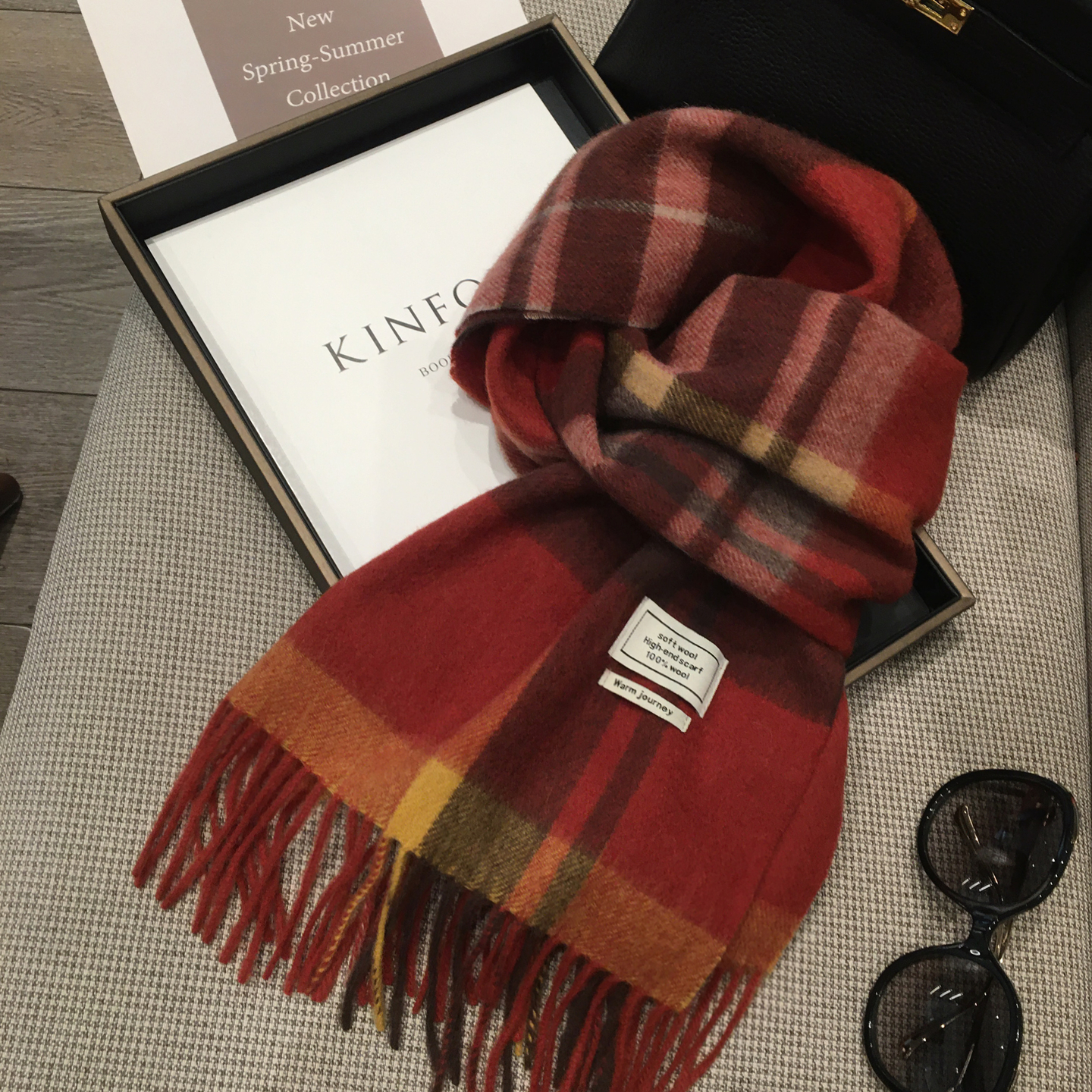 小溜家 12月8日新品上架  英伦格纹WOOL100%羊毛围巾披肩两用