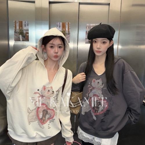 ME KAKAMEE-秋冬新品爱心彩绘小狗加厚毛圈V领连帽宽松卫衣S5712