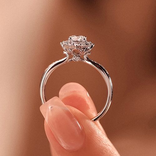 其他女银宫廷风新款戒指莫桑石